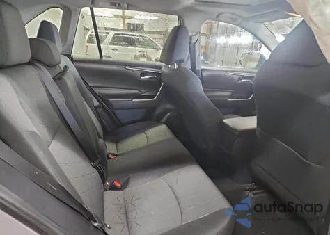 2020 Toyota Rav4 Xle z USA, uszkodzony, nr VIN 2T3P1RFV4LW114165